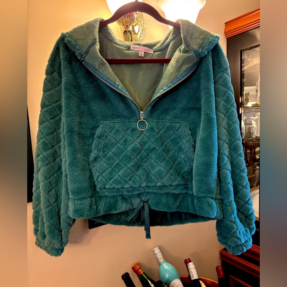 Crave Fame green faux fur cropped hooded pullover